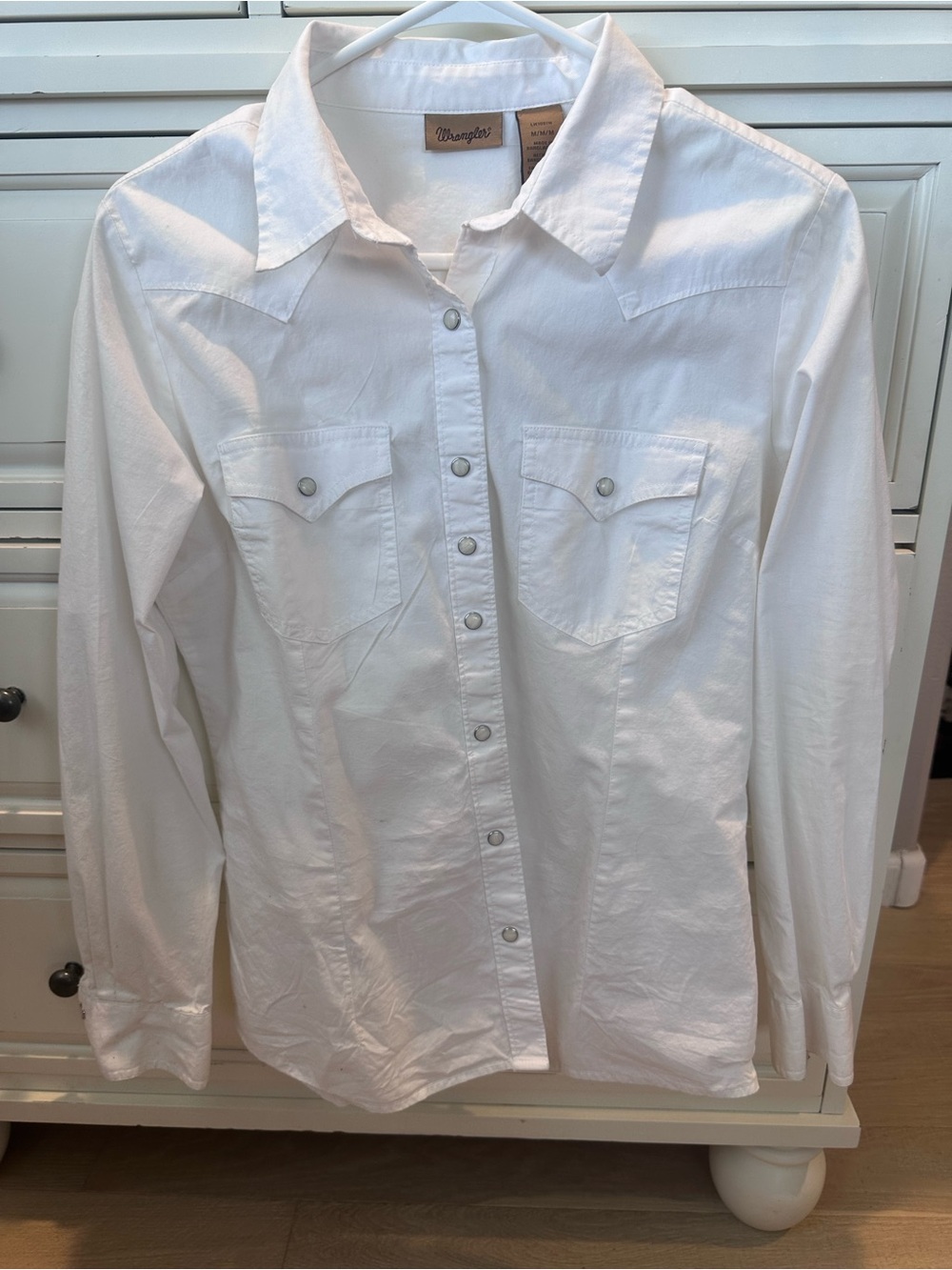 Wrangler women’s White Long-Sleeve Western Snap Shirt